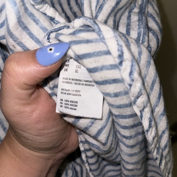 American Eagle short sleeve button up - Picture 8 of 9